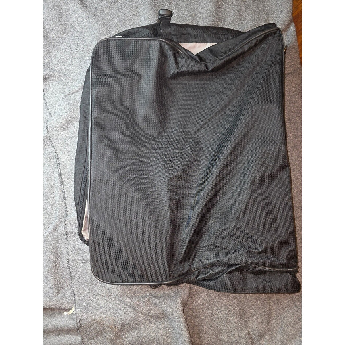 SwissGear by Wenger Black Tri-Fold Garment Bag Suit Dress Carrier Travel Luggage