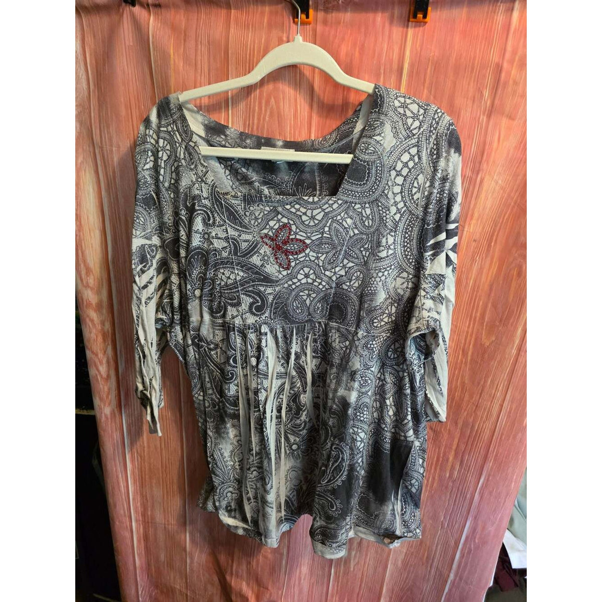 Fashion Bug Women's 2X Black and White Paisley 3/4 Sleeve Rhinestone Embellished