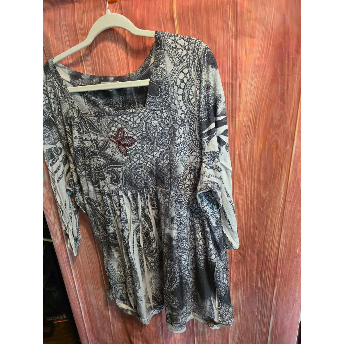 Fashion Bug Women's 2X Black and White Paisley 3/4 Sleeve Rhinestone Embellished
