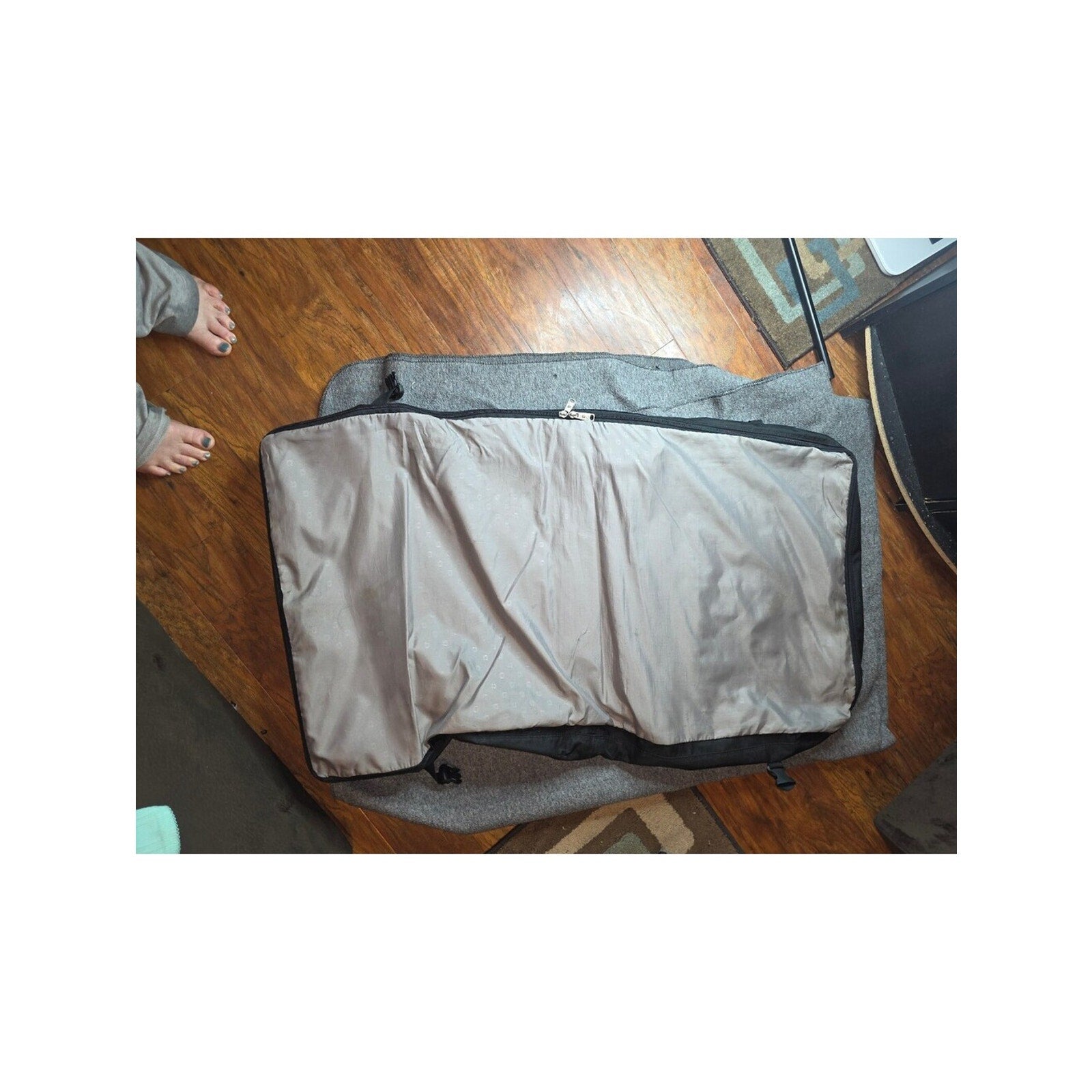 SwissGear by Wenger Black Tri-Fold Garment Bag Suit Dress Carrier Travel Luggage