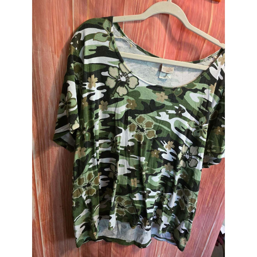 Fiorini International Plus Size Green Camouflage Floral Scoop Neck Short Sleeve
