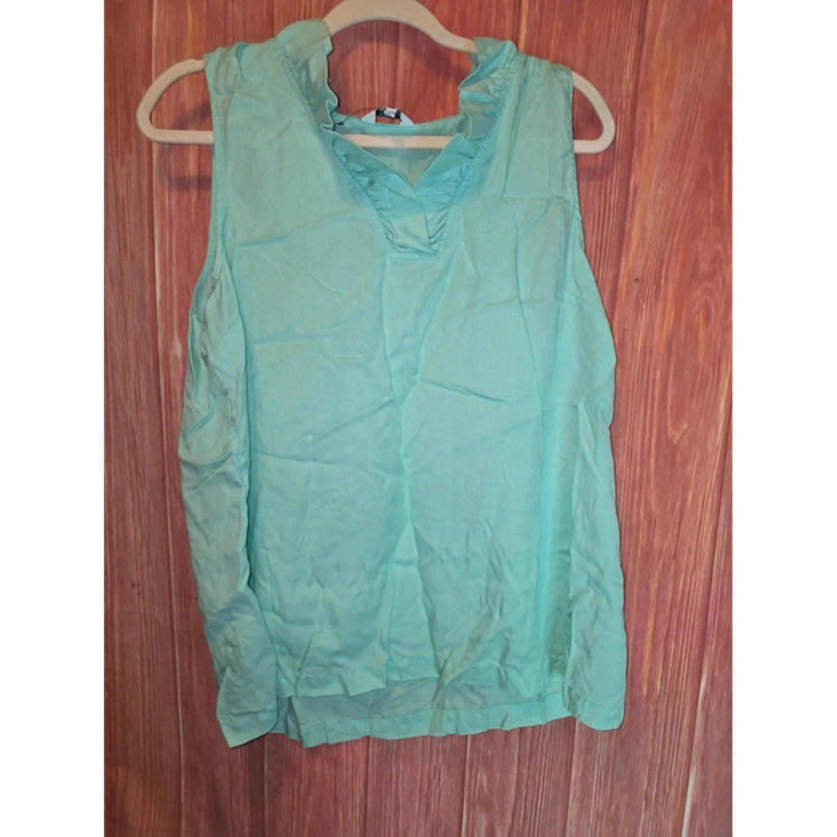 Crown & Ivy Mint Green Sleeveless Ruffle Collar Split V-Neck Tank Top XXL