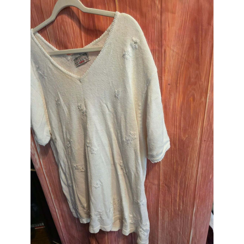 Carolina Colours Plus White Short Sleeve V-Neck Sweater with Distressed Detailin