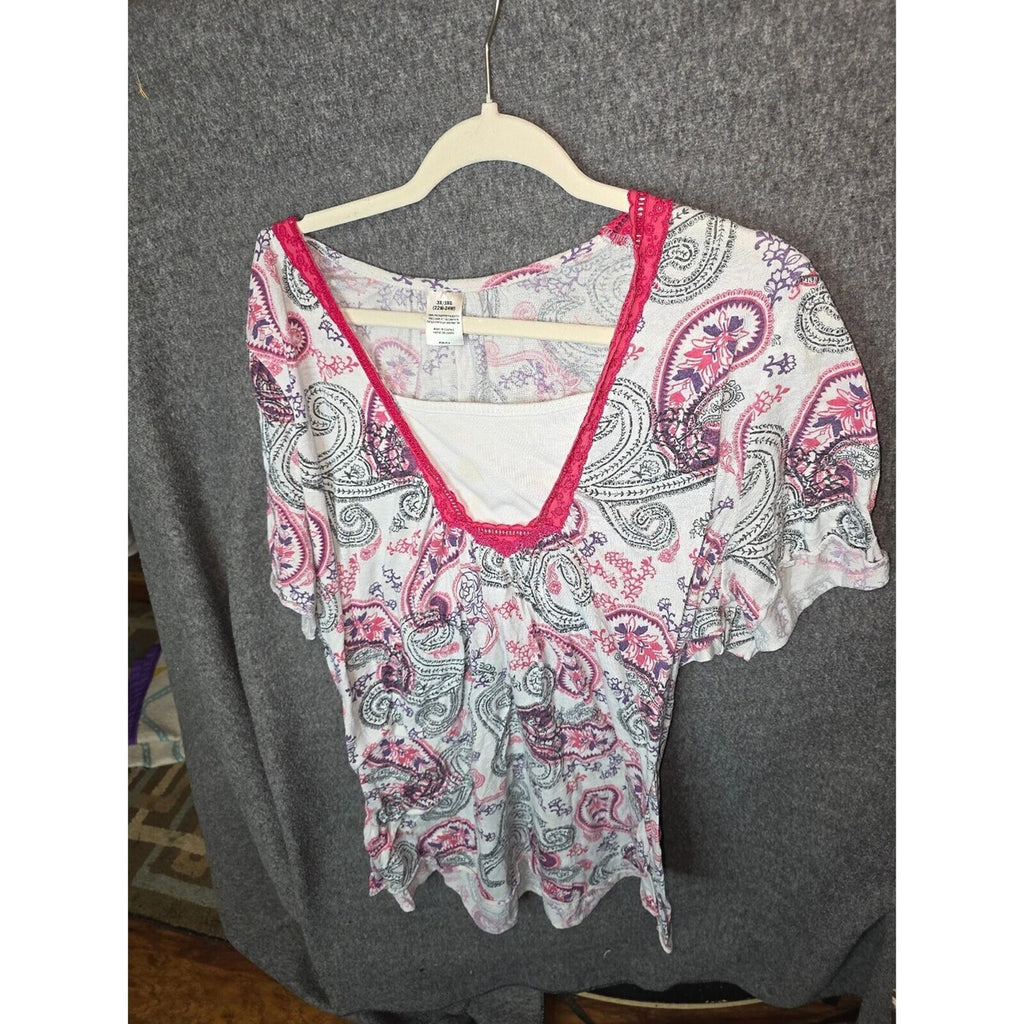 No Boundaries Women's Plus Size Paisley Print V-Neck Top 3X/3XG