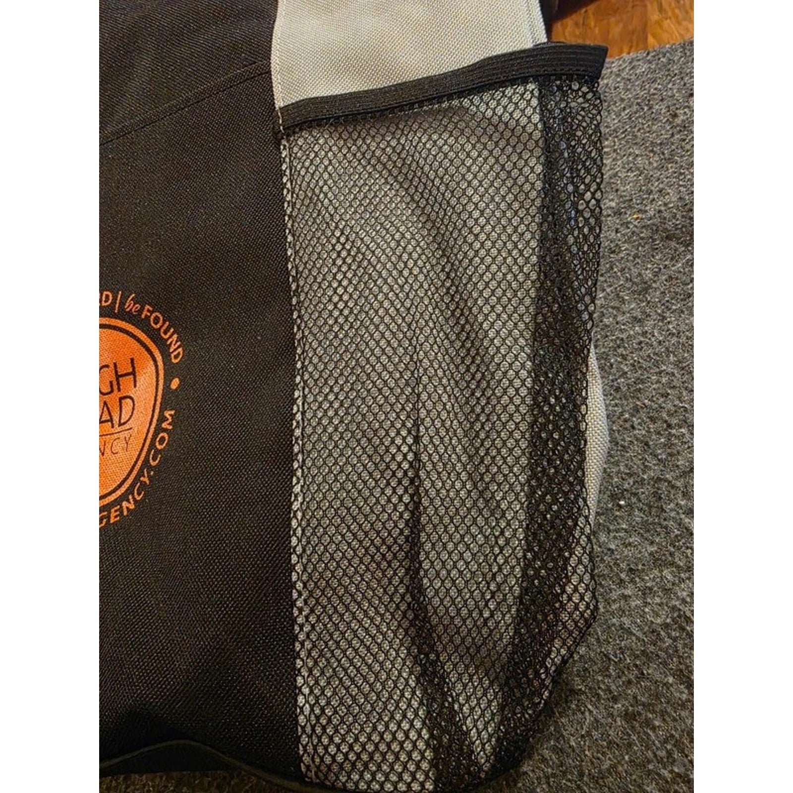 The High Road Agency Black Gray Canvas Zip Tote Bag Mesh Bottle Beach Shopper