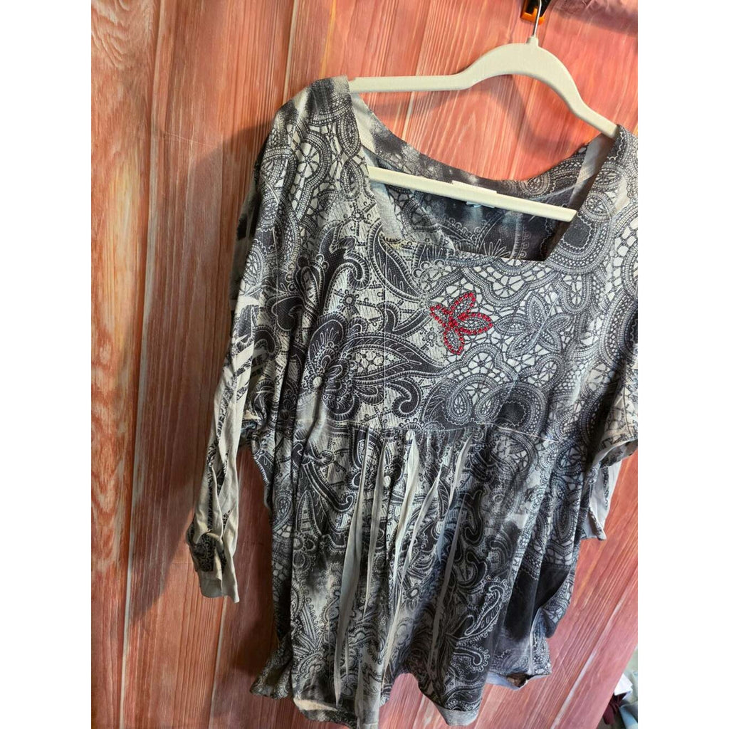 Fashion Bug Women's 2X Black and White Paisley 3/4 Sleeve Rhinestone Embellished