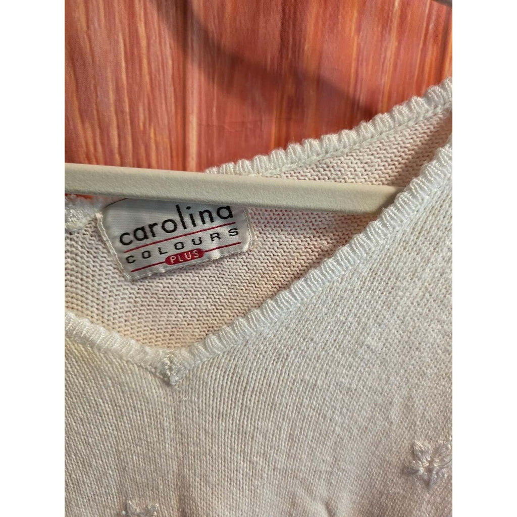Carolina Colours Plus White Short Sleeve V-Neck Sweater with Distressed Detailin