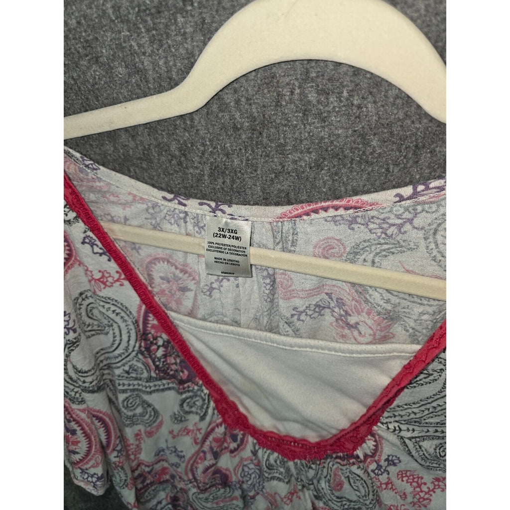 No Boundaries Women's Plus Size Paisley Print V-Neck Top 3X/3XG