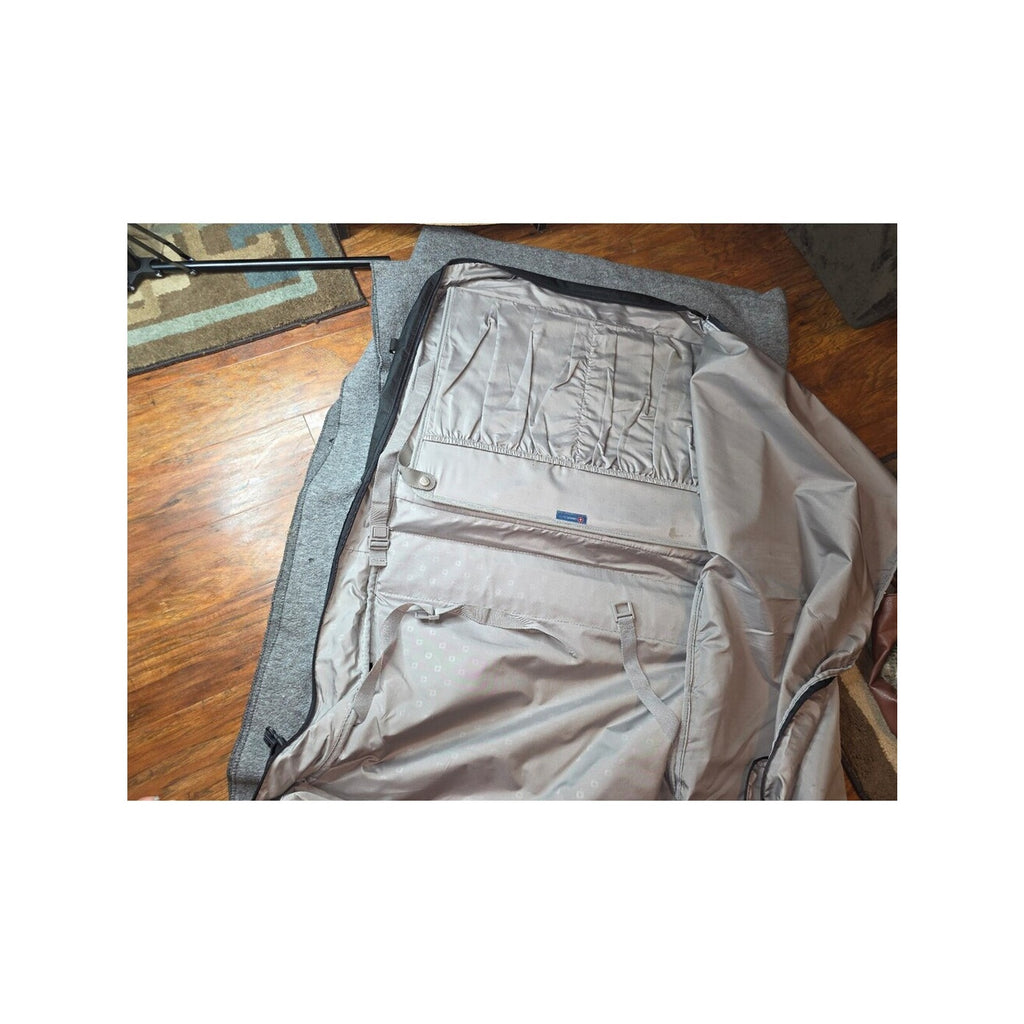 SwissGear by Wenger Black Tri-Fold Garment Bag Suit Dress Carrier Travel Luggage