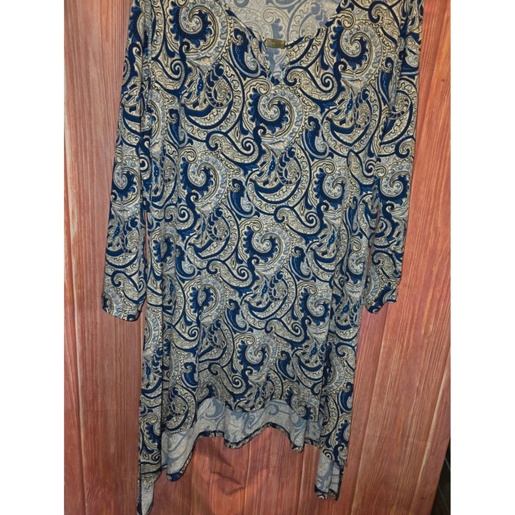 Chic Cato Paisley V-Neck Top Plus Size 18W 20W Sharkbite Hem