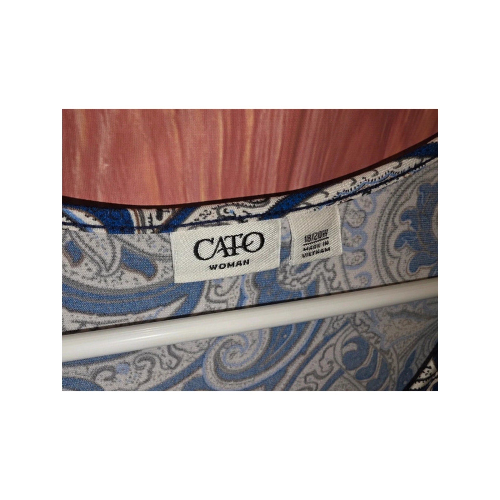 Chic Cato Paisley V-Neck Top Plus Size 18W 20W Sharkbite Hem